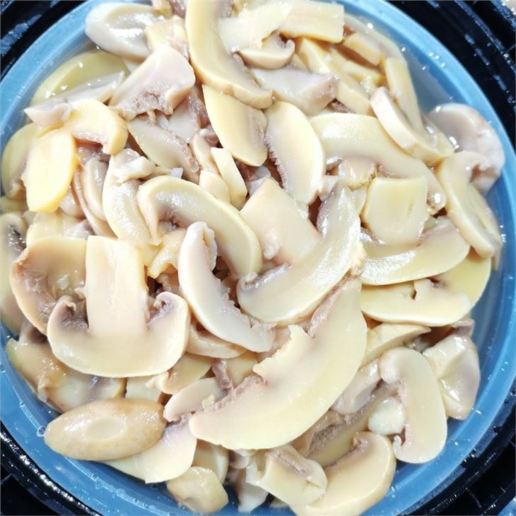 Brined sliced white mushroom in drums